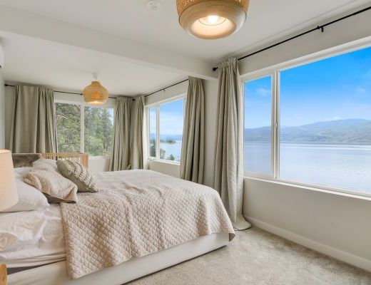 Seclusion Bay Lakehouse 6 Bdrm plus boat lift HT - West Kelowna