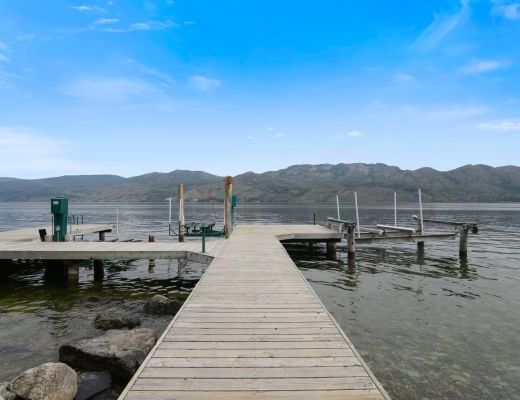 Seclusion Bay Lakehouse 6 Bdrm plus boat lift HT - West Kelowna