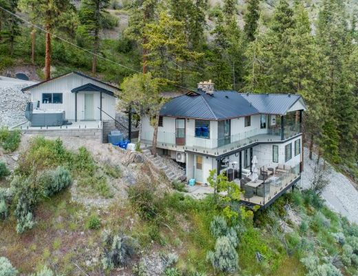 Seclusion Bay Lakehouse 6 Bdrm plus boat lift HT - West Kelowna