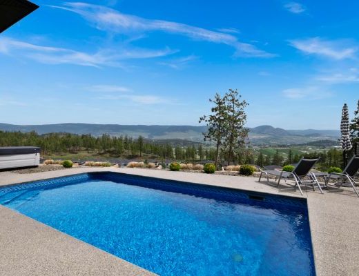 The Retreat - 4 Bdrm w/Heated Pool HT - Kelowna (CVH)