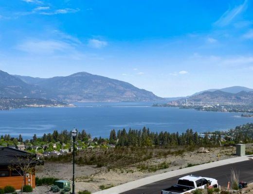 Okanagan Lifestyle - 4 Bdrm w/Heated Pool HT - Kelowna (CVH)