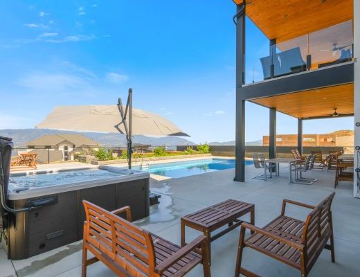 Okanagan Lifestyle - 4 Bdrm w/Heated Pool HT - Kelowna (CVH)