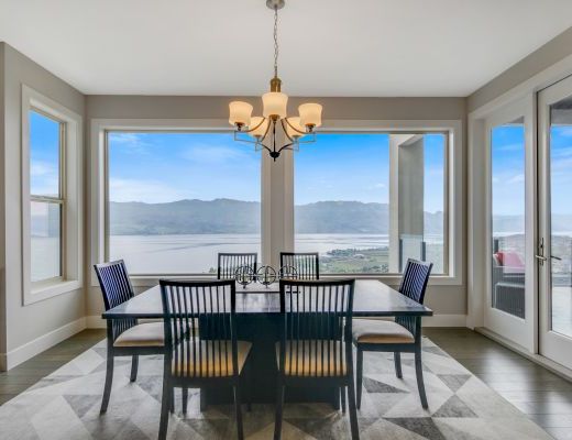 Illustrious Pool Home - 4 Bdrm w/ Pool - West Kelowna (CVH)