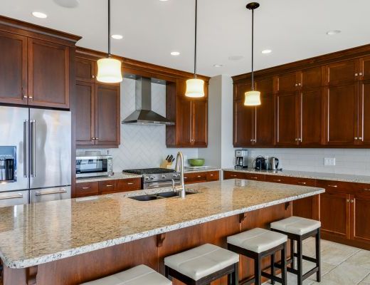 Illustrious Pool Home - 4 Bdrm w/ Pool - West Kelowna (CVH)