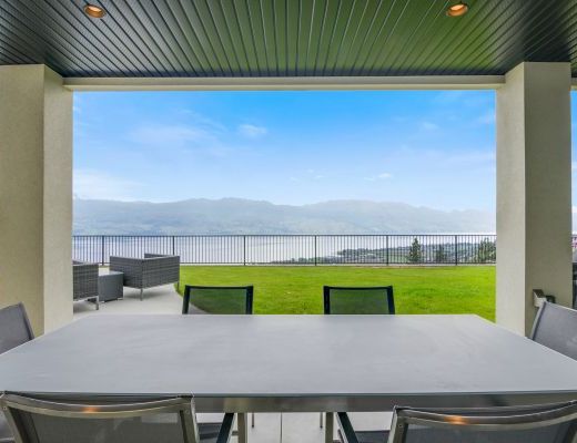 Illustrious Pool Home - 4 Bdrm w/ Pool - West Kelowna (CVH)