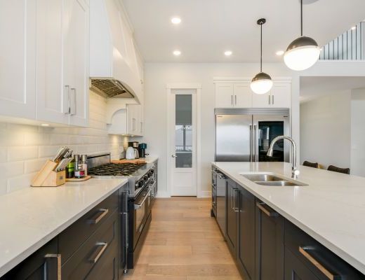 The Lakehouse - 4 Bdrm w/ Heated Pool HT - West Kelowna 