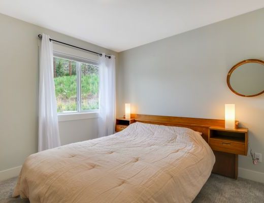 The Lakehouse - 4 Bdrm w/ Heated Pool HT - West Kelowna (CVH)