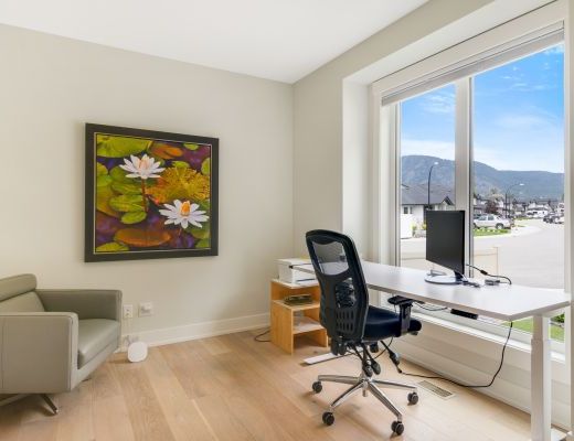 The Lakehouse - 4 Bdrm w/ Heated Pool HT - West Kelowna (CVH)