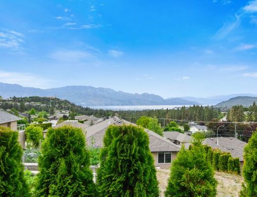 The Lakehouse - 4 Bdrm w/ Heated Pool HT - West Kelowna 