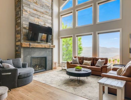 Peak Point Place - 4 Bdrm w/Heated Pool HT - Kelowna (CVH)