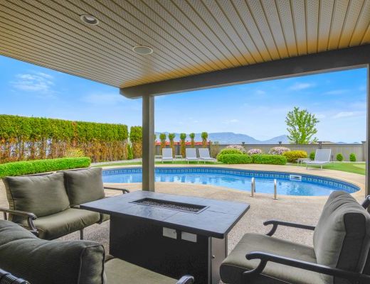 Peak Point Place - 4 Bdrm w/Heated Pool HT - Kelowna (CVH)