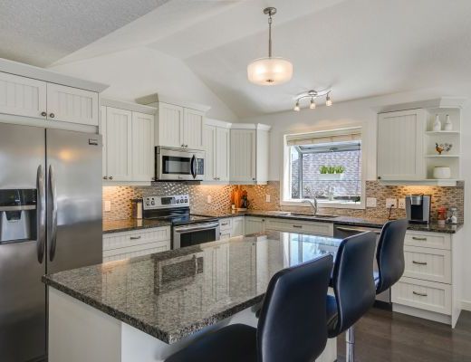 The Hills - 4 Bdrm w/Hot Tub and Heated Pool -  West Kelowna 