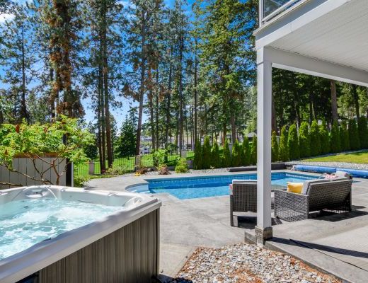 The Hills - 4 Bdrm w/Hot Tub and Heated Pool -  West Kelowna 