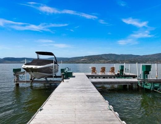 Pennybridge Lake House - 4 Bdrm + Loft w/Pool HT - Kelowna