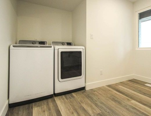 Summer Living - 4 Bdrm w/ Heated Pool - Kelowna