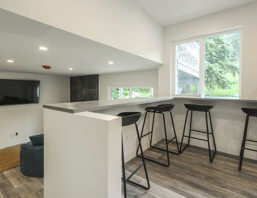 Summer Living - 4 Bdrm w/ Heated Pool - Kelowna