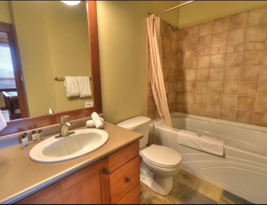 Stonebridge Lodge - 3 Bdrm HT (E) - Big White