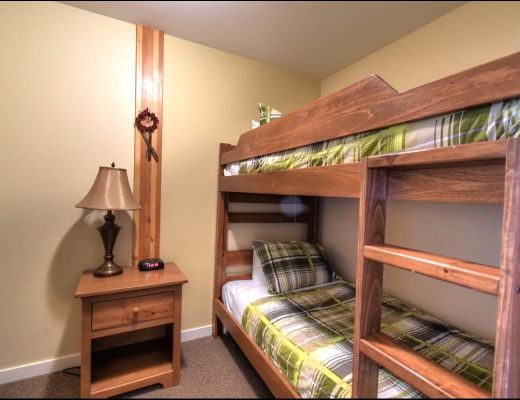 Trappers' Crossing - 1 Bdrm + Den HT (P) - Big White