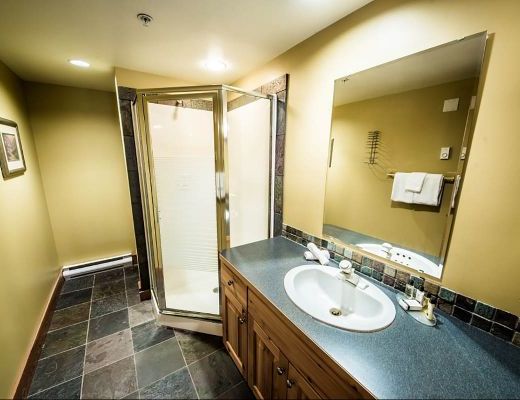 White Crystal Inn - 1 Bdrm + Den - Big White