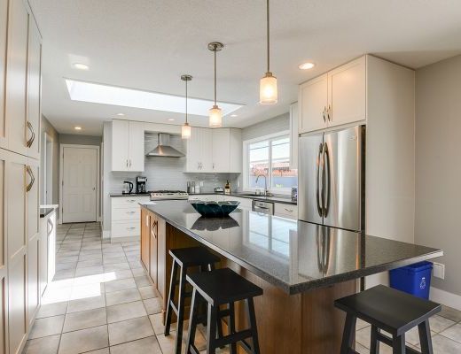 Kelownacation - 5 Bdrm plus Den w/ Pool HT - Kelowna (CVH)