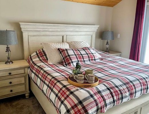 Bluebird Lodge - 4 Bdrm HT - Apex