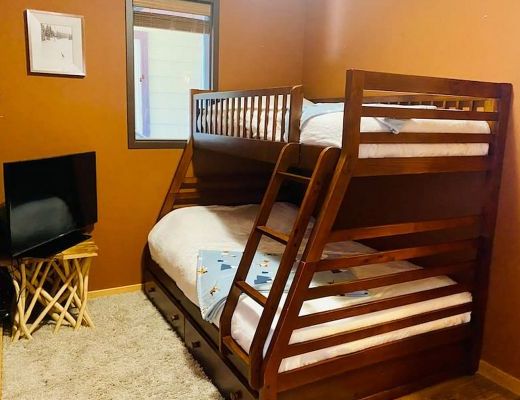 Lazy Bear Lodge - 2 Bdrm + Den HT - Apex