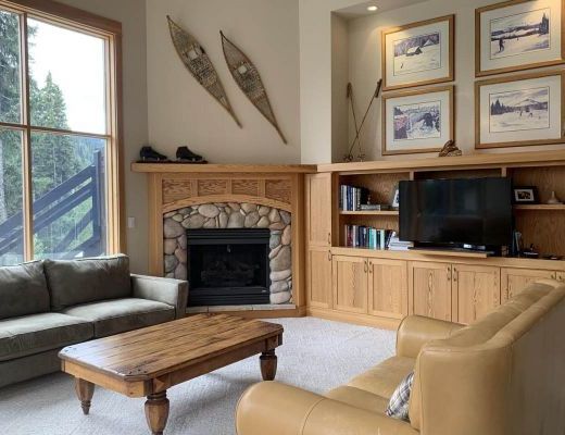 On The Run Chalet - 4 Bdrm HT - Sun Peaks