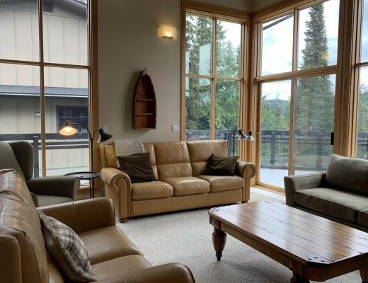 On The Run Chalet - 4 Bdrm HT - Sun Peaks