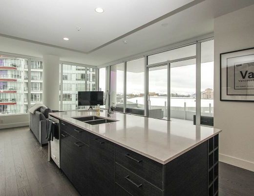 Beautiful Water View Condo in Downtown Kelowna