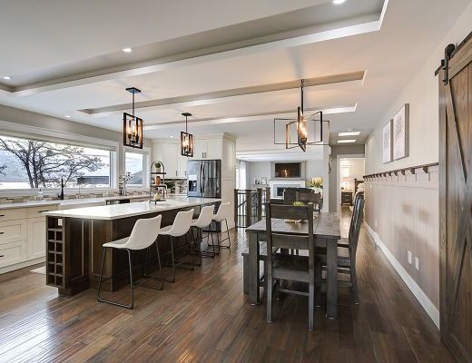Peachland Beach House - 4 Bdrm w/ Heated Pool - Peachland