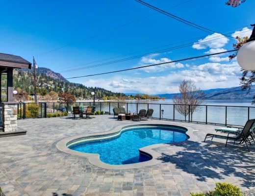 Peachland Beach House - 4 Bdrm w/ Heated Pool - Peachland