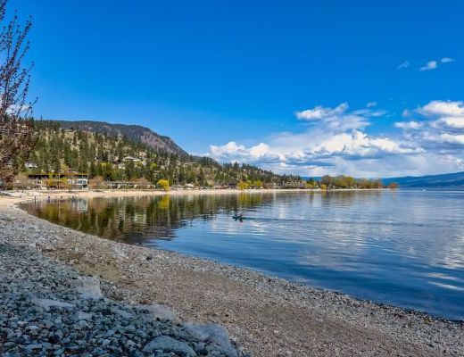 Peachland Beach House - 4 Bdrm w/ Heated Pool - Peachland