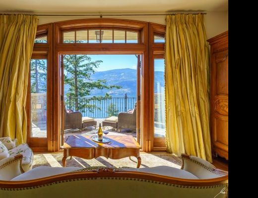 Private Lakefront Chateau & Spa - 4 Bdrm lakefront and Pool - Kelowna