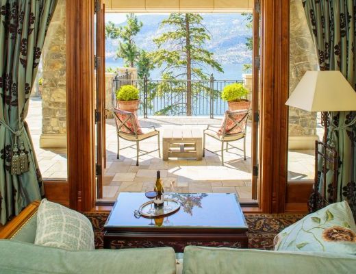 Private Lakefront Chateau & Spa - 4 Bdrm lakefront and Pool - Kelowna