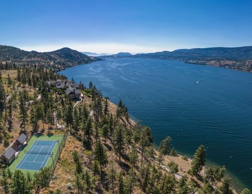 Private Lakefront Chateau & Spa - 4 Bdrm lakefront and Pool - Kelowna