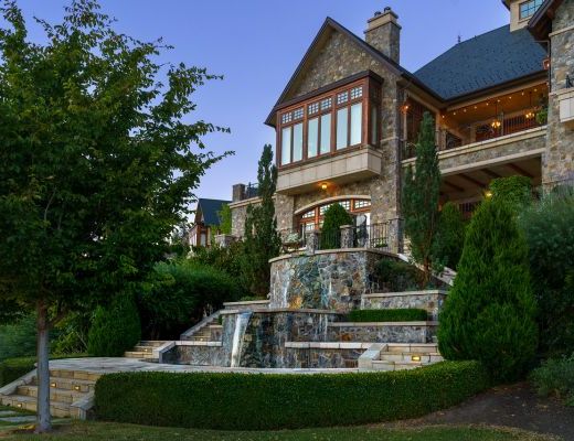 Private Lakefront Chateau & Spa - 4 Bdrm lakefront and Pool - Kelowna