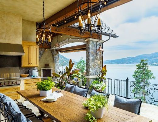 Private Lakefront Chateau & Spa - 4 Bdrm lakefront and Pool - Kelowna