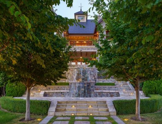 Private Lakefront Chateau & Spa - 4 Bdrm lakefront and Pool - Kelowna