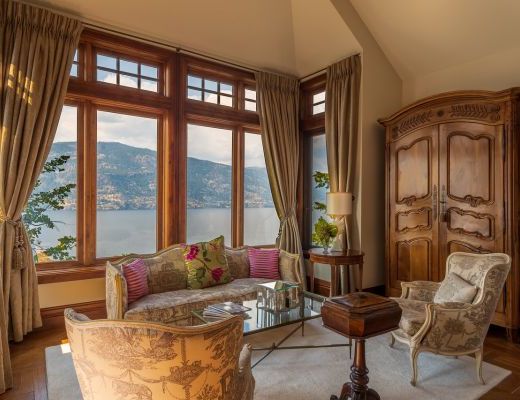 Private Lakefront Chateau & Spa - 4 Bdrm lakefront and Pool - Kelowna