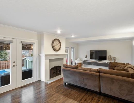 Summer Stays - 4 Bdrm w/ Pool  - Kelowna (CVH)