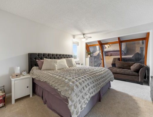 Summer Stays - 4 Bdrm w/ Pool  - Kelowna (CVH)