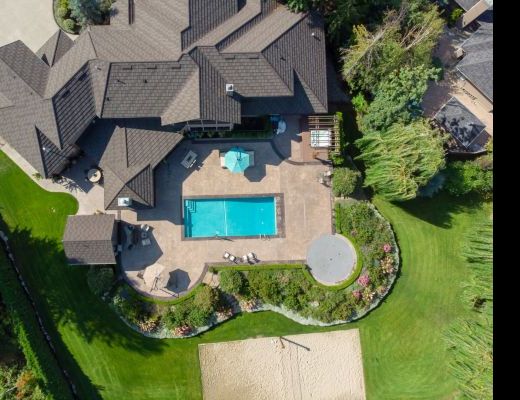 Sunrise Mansion - 8 Bdrm HT with pool - Kelowna