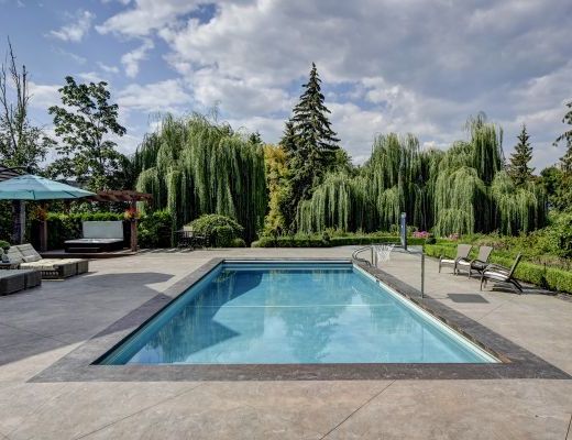 Sunrise Mansion - 8 Bdrm HT with pool - Kelowna