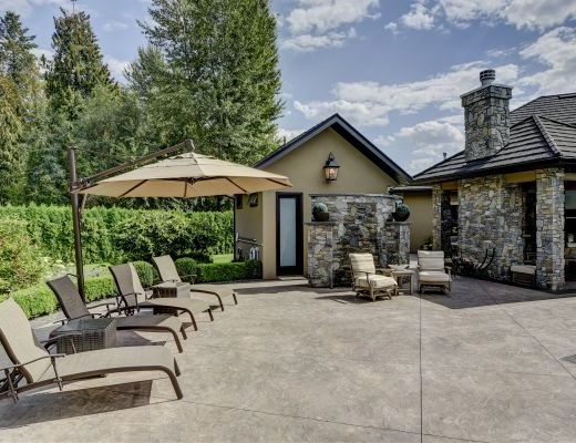 Sunrise Mansion - 8 Bdrm HT with pool - Kelowna