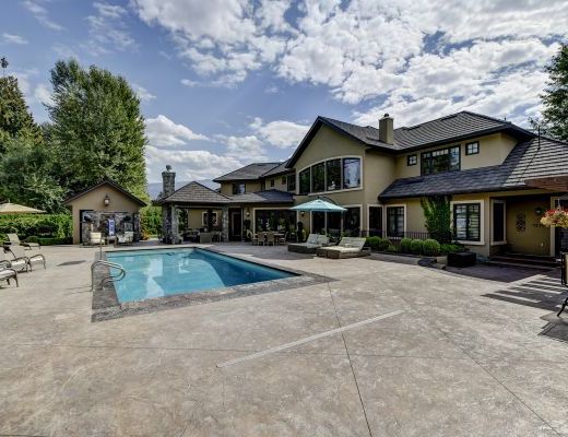 Sunrise Mansion - 8 Bdrm HT with pool - Kelowna