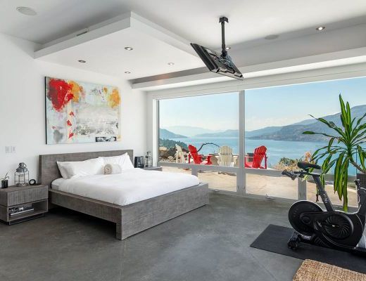 The Majestic Lakeview Home - 2 Bdrm w/ Pool  HT - Kelowna 