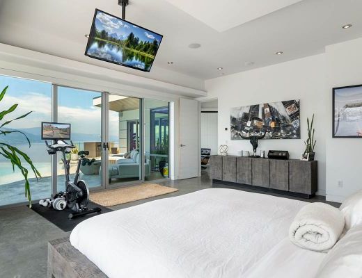 The Majestic Lakeview Home - 2 Bdrm w/ Pool  HT - Kelowna 