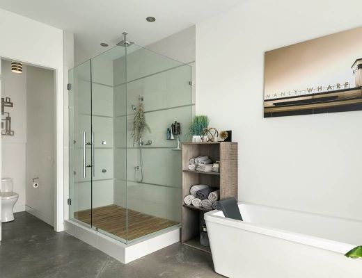 The Majestic Lakeview Home - 2 Bdrm w/ Pool  HT - Kelowna 