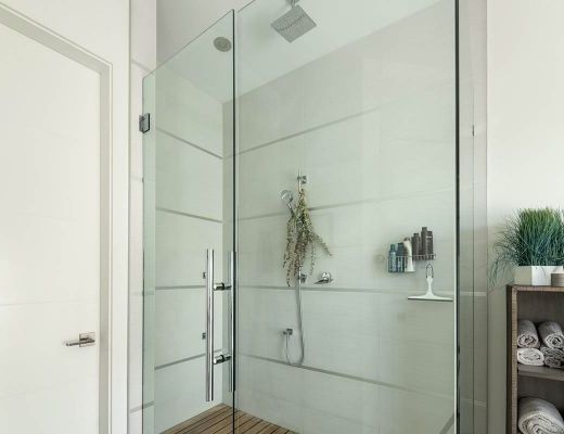 The Majestic Lakeview Home - 2 Bdrm w/ Pool  HT - Kelowna 