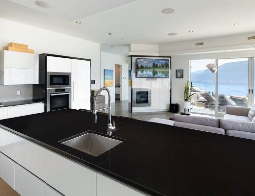 The Majestic Lakeview Home - 2 Bdrm w/ Pool  HT - Kelowna 